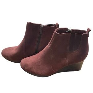 Clarks Women's Burgundy Suede Wedge Ankle Boots Side Zip Elastic Size 7